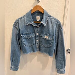 Madewell x Molly cropped denim shirt jacket, size Medium.